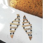 Μακριά σκουλαρίκια με βέργες με  τρίγωνα και ημιπολύτιμες πέτρες, Budea-9
